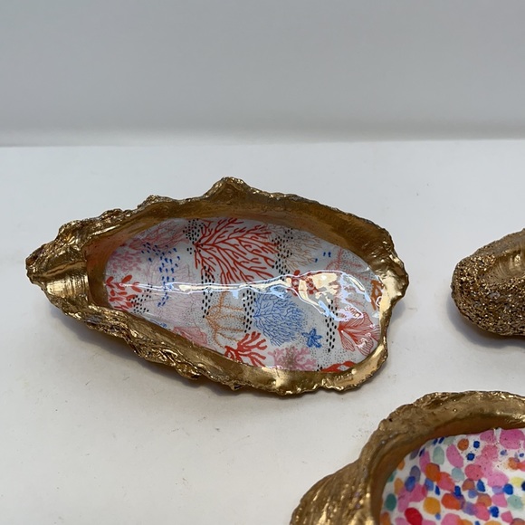 Handcrafted oyster shell trinket dishes - price for set of all 3. - Picture 4 of 7